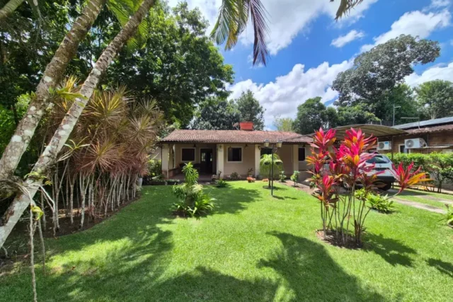 Casa de 3 Quartos no Clube de Campo Alvorada com 120m²