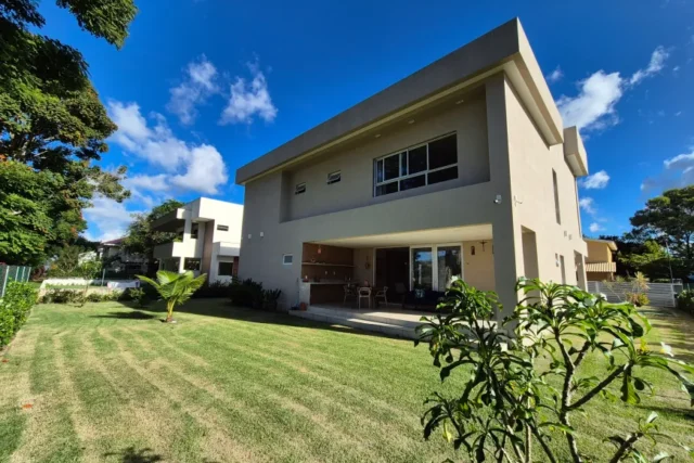 Casa de alto padrão para venda no condomínio Terra Viva com 322m²